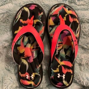 Women’s Under Armour flip-flops, size 6. NWOT